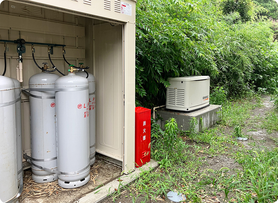 給湯器の一部をLPガスに変え、お湯の備えを。